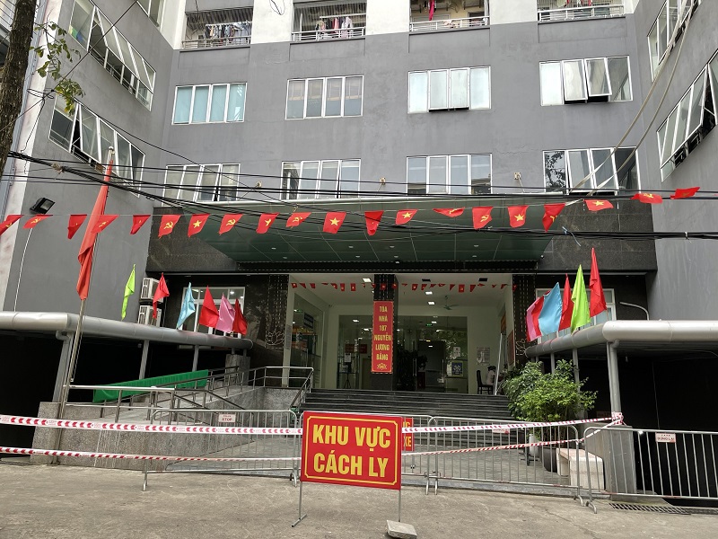 [Ảnh] Quận Đống Đa: Cách ly tầng 7 của tòa nhà 187 Nguyễn Lương Bằng vì liên quan ca mắc Covid-19 - Ảnh 2