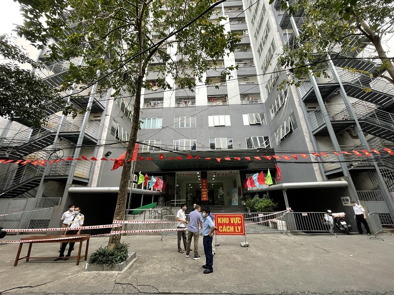[Ảnh] Quận Đống Đa: Cách ly tầng 7 của tòa nhà 187 Nguyễn Lương Bằng vì liên quan ca mắc Covid-19 - Ảnh 4