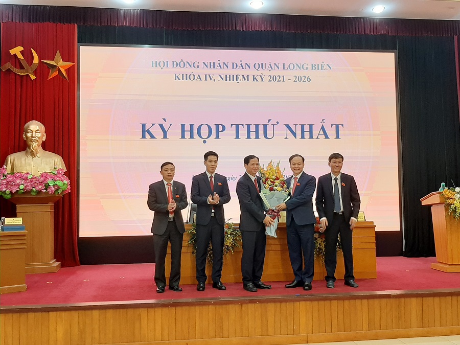 Quận Long Biên có tân Chủ tịch HĐND - Ảnh 4