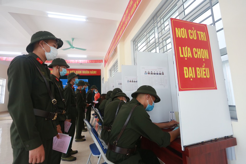 Công an TP Hà Nội: 726 chiến sỹ lần đầu bỏ phiếu trong màu áo lính - Ảnh 5