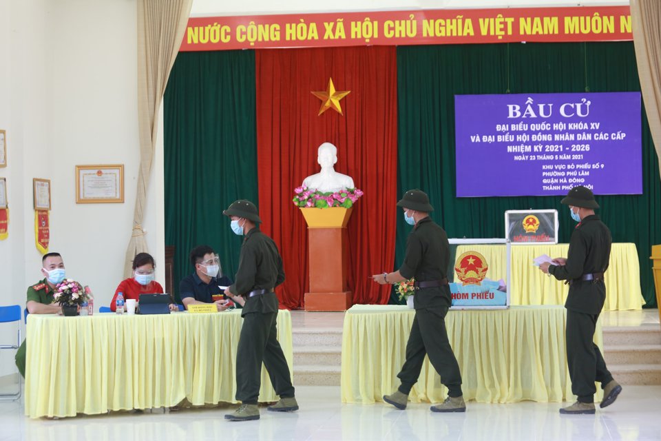 Công an TP Hà Nội: 726 chiến sỹ lần đầu bỏ phiếu trong màu áo lính - Ảnh 9
