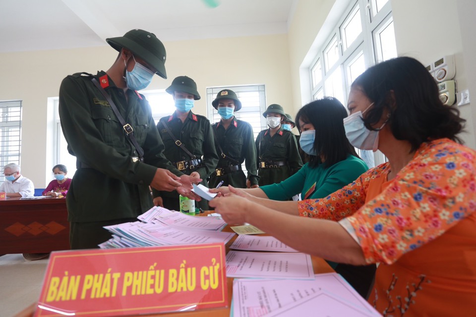 Công an TP Hà Nội: 726 chiến sỹ lần đầu bỏ phiếu trong màu áo lính - Ảnh 4