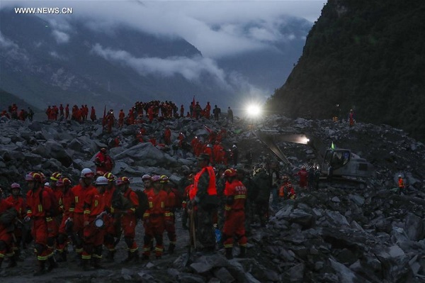 Vụ sạt lở núi ở Trung Quốc: Chỉ 3 người còn sống sót - Ảnh 1