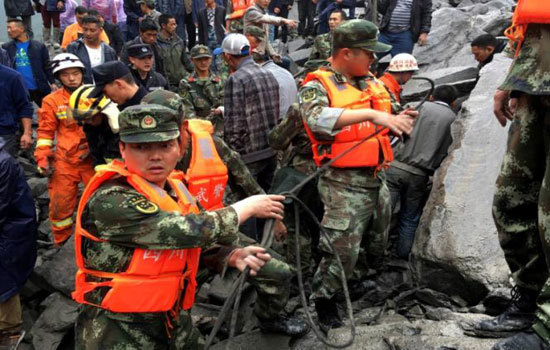 Lở đất nghiêm trọng ở Trung Quốc chôn vùi 141 người - Ảnh 1