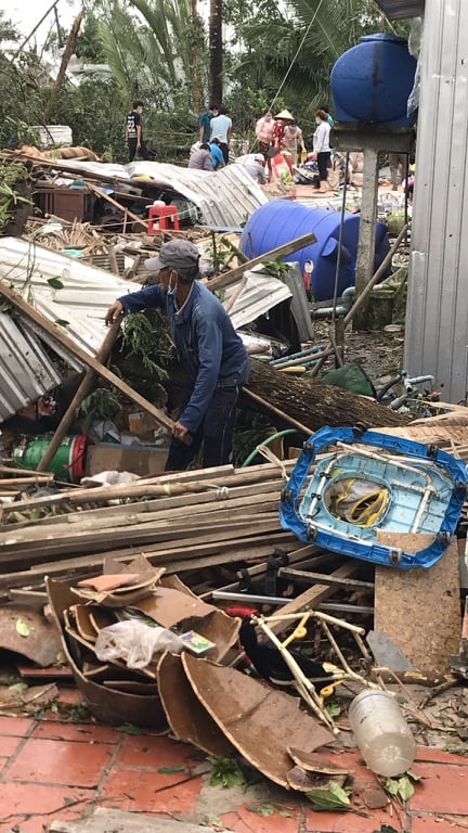 Kiên Giang: Lốc xoáy làm sập và tốc mái hơn 60 căn nhà, nhiều người bị thương - Ảnh 3
