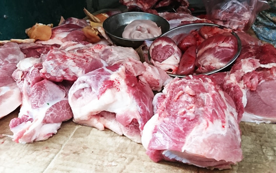 Thịt lợn bán lẻ tăng mạnh, chạm mức 100.000 đồng/kg - Ảnh 1
