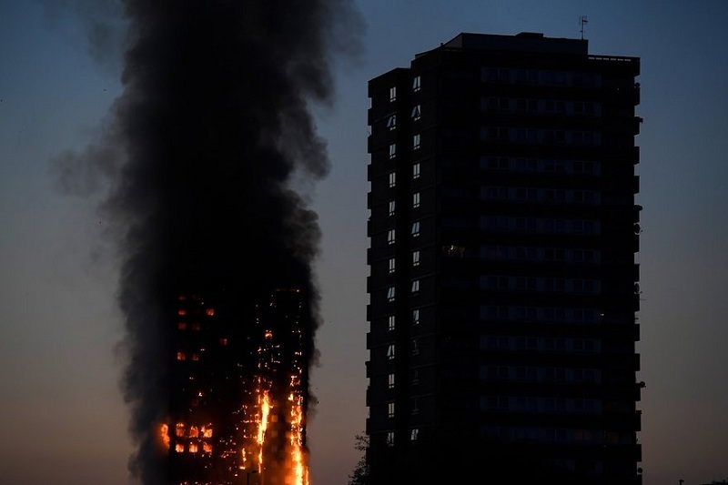 Cháy tòa nhà 27 tầng ở London: Nạn nhân hoảng sợ phát tín hiệu cầu cứu - Ảnh 3