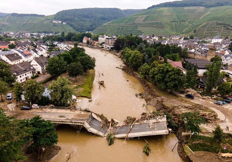 "Thủ phạm" thực sự đằng sau đợt lũ lụt kinh hoàng ở châu Âu - Ảnh 1