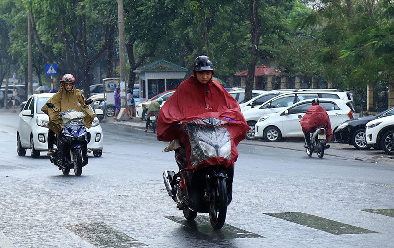 Hà Nội: Trận mưa to giải nhiệt sau những ngày nóng kỷ lục - Ảnh 3