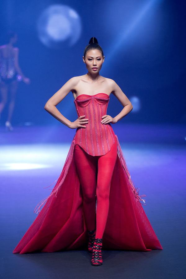 Những đôi chân “gây bão” của Vietnam’s next top model 2017 - Ảnh 16