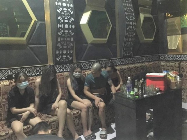 Bắc Giang: 8 đối tượng sử dụng ma túy “bay lắc” trong quán karaoke bất chấp dịch - Ảnh 1