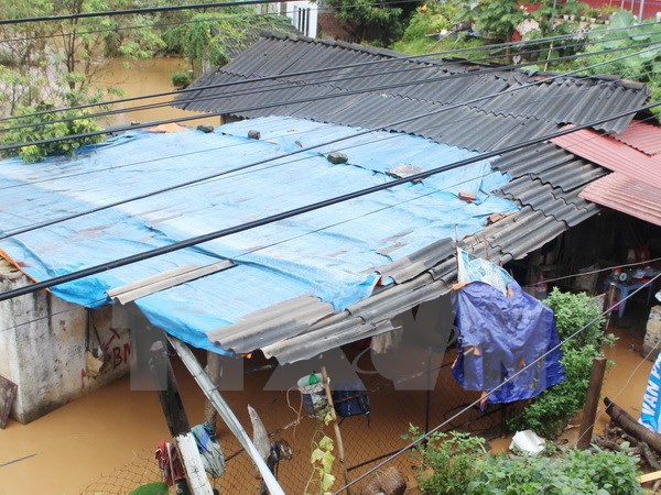 Sơn La: Lở đá phá hủy hoàn toàn 1 ngôi nhà, 2 mẹ con thương nặng - Ảnh 1