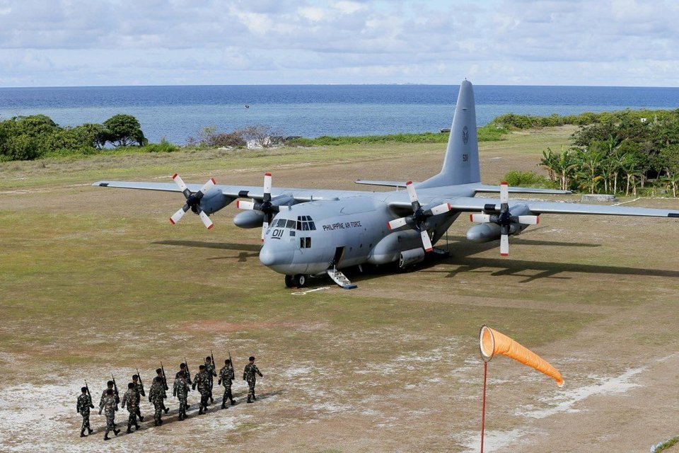 Rơi máy bay quân sự Philippines chở 92 người - Ảnh 1