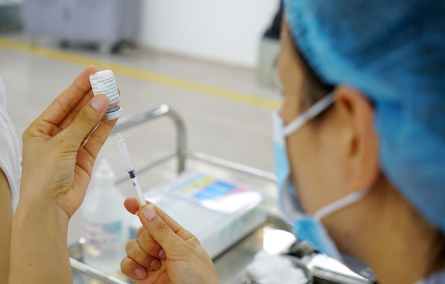 Huyện Mê Linh: Hoàn thành tiêm vaccine Covid-19 cho khoảng 21.000 trường hợp ưu tiên - Ảnh 1