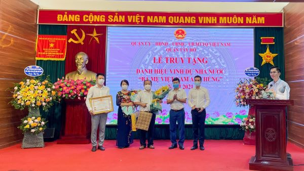 Quận Tây Hồ: Tổ chức lễ truy tặng danh hiệu Nhà nước “Bà mẹ Việt Nam Anh hùng” cho mẹ Trần Thị Cả - Ảnh 3