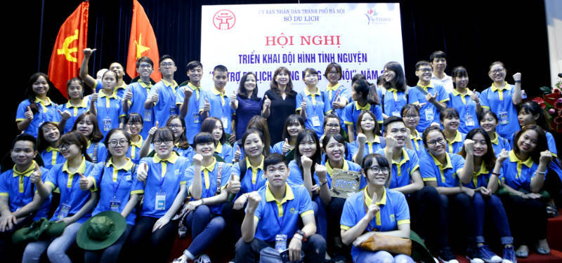 Hà Nội tăng cường 200 sinh viên hỗ trợ du khách - Ảnh 3