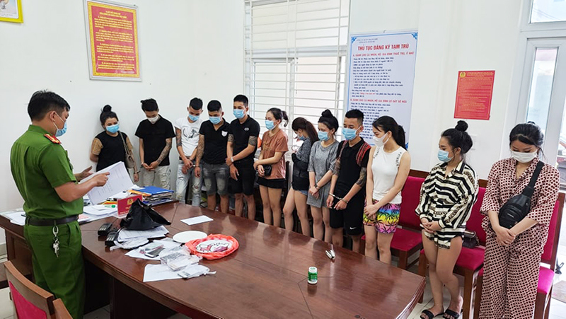 Đà Nẵng: Bắt nhóm thanh niên thuê khách sạn mở “tiệc ma túy” - Ảnh 1