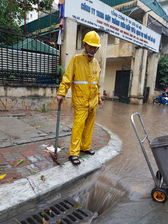 Hà Nội: Nước rút nhanh sau mưa lớn - Ảnh 2