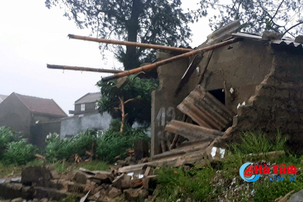 Toàn cảnh bão số 10 tàn phá miền Trung, Hà Tĩnh - Quảng Bình thiệt hại nặng nề - Ảnh 37