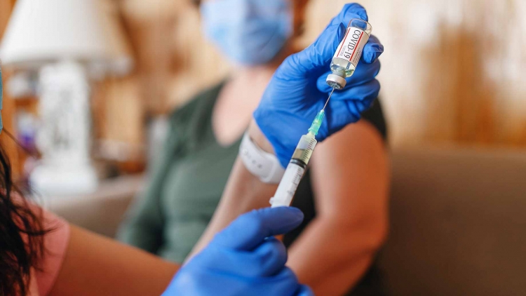 Mỹ có đạt được mục tiêu 70% dân tiêm vaccine phòng Covid-19 trước Quốc khánh? - Ảnh 1