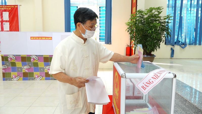 Huyện Thanh Oai đạt tỷ lệ 98,15% cử tri đi bầu cử - Ảnh 1