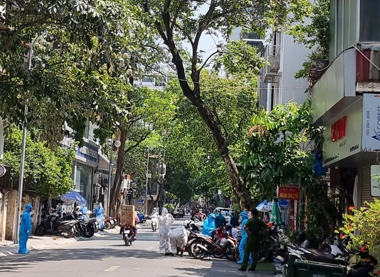 Quận Hai Bà Trưng: Phong tỏa tại phố Bùi Thị Xuân để thực hiện phòng chống dịch Covid-19 - Ảnh 1