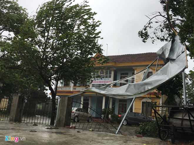 Toàn cảnh bão số 10 tàn phá miền Trung, Hà Tĩnh - Quảng Bình thiệt hại nặng nề - Ảnh 27