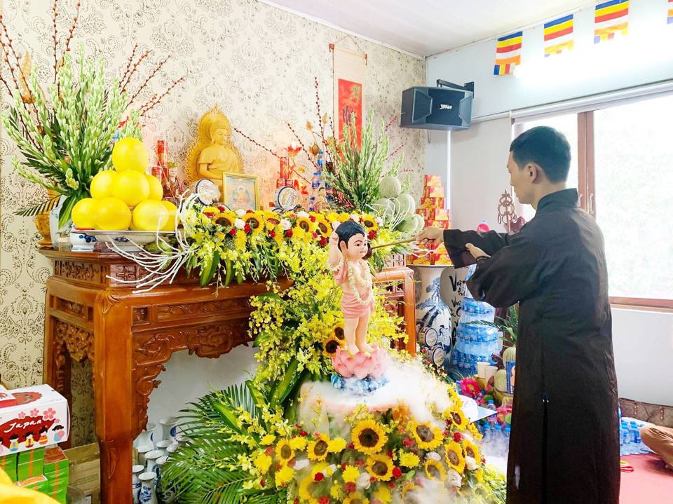 Tại sao trong Đại lễ Phật đản thường tổ chức nghi thức tắm Phật? - Ảnh 1
