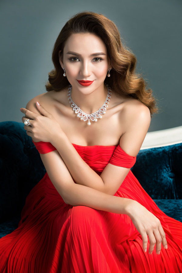 Hoa hậu Ngọc Diễm lộ vòng 1 nóng bỏng ở tuổi 30 - Ảnh 6