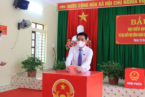 Bộ trưởng Bộ Công thương Nguyễn Hồng Diên bỏ phiếu bầu cử tại huyện Thuỷ Nguyên - Ảnh 1