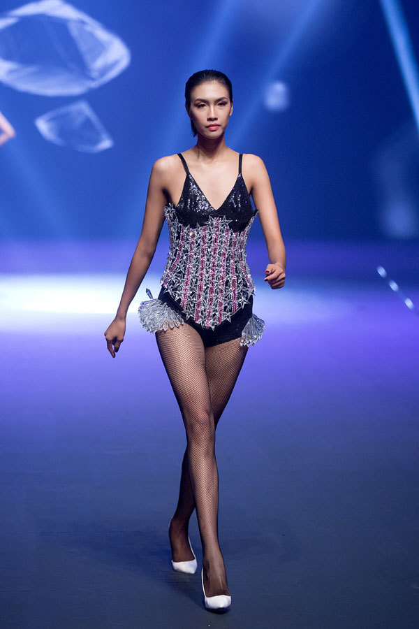 Những đôi chân “gây bão” của Vietnam’s next top model 2017 - Ảnh 18