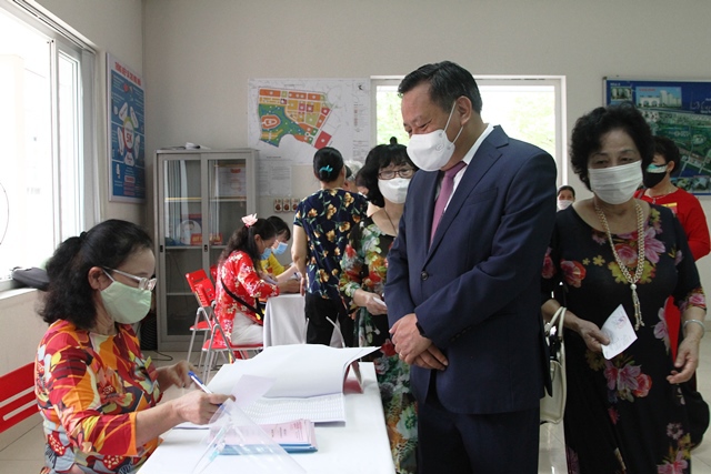 Phó Bí thư Thành ủy Nguyễn Văn Phong dự khai mạc và bầu cử tại phường Phú Thượng - Ảnh 5