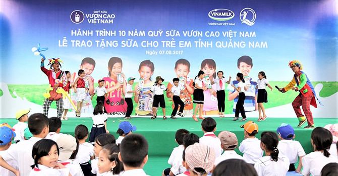Vinamilk trao tặng 46.500 ly sữa cho trẻ em tỉnh Quảng Nam - Ảnh 5