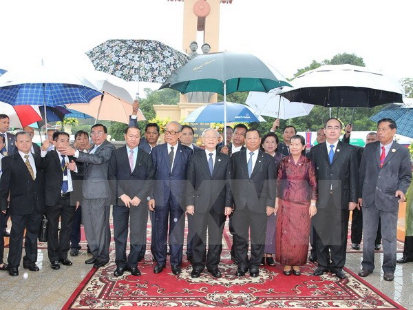 Vinh quang thuộc về những người con ưu tú ngã xuống vì hai dân tộc - Ảnh 1