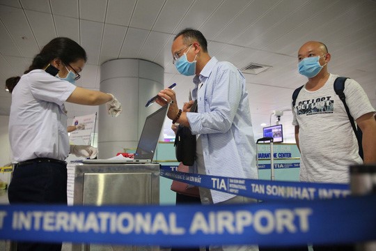 Thủ tướng yêu cầu tăng cường giám sát, quản lý chặt chẽ các chuyến bay đưa người nhập cảnh Việt Nam - Ảnh 1