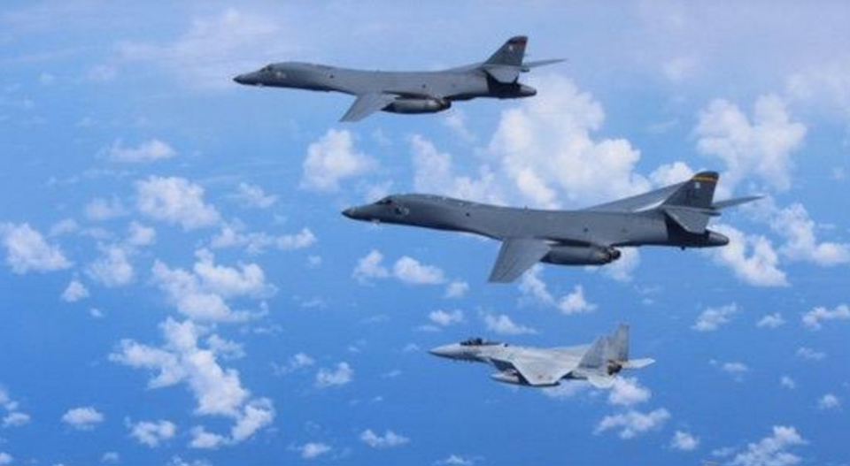 Nhật điều máy bay chiến đấu tập trận với Mỹ ở biển Hoa Đông - Ảnh 1