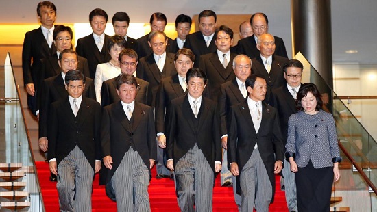 Thủ tướng Nhật Bản cải tổ nội các: Lối đi nào cho Abenomics? - Ảnh 1