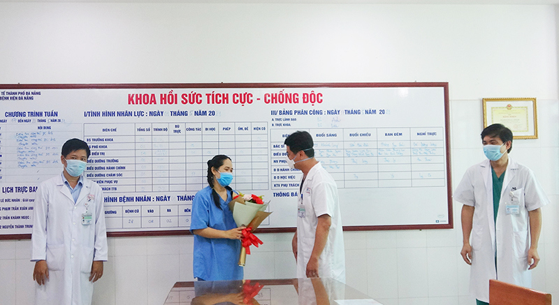 Đà Nẵng: Nữ điều dưỡng sốc phản vệ sau tiêm vaccine Covid-19 đã ổn định và xuất viện - Ảnh 1