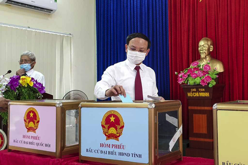 Người dân Quảng Ninh nô nức bỏ phiếu hoà cùng "Ngày hội non sông" - Ảnh 1
