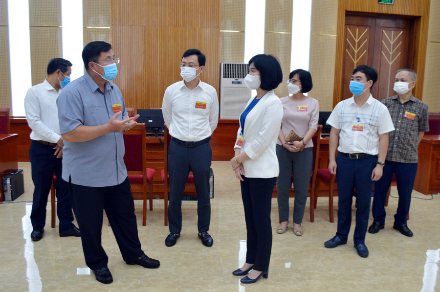 Cử tri tại quận Hoàng Mai - nơi đông dân nhất Thủ đô đi bầu cử trong không khí náo nức, an toàn - Ảnh 4