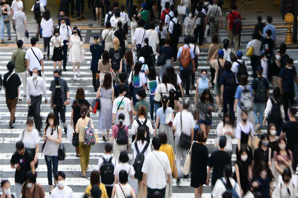 Ca nhiễm Covid-19 tăng kỷ lục, Nhật Bản xem xét mở rộng tình trạng khẩn cấp - Ảnh 1