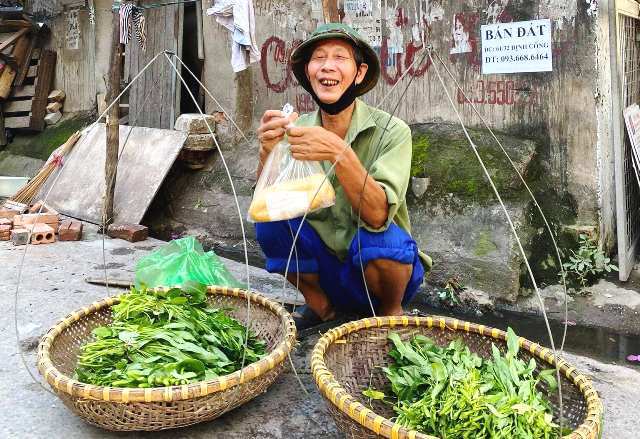 Ấm lòng bữa sáng miễn phí tặng người lao động khó khăn tại Hà Nội - Ảnh 8