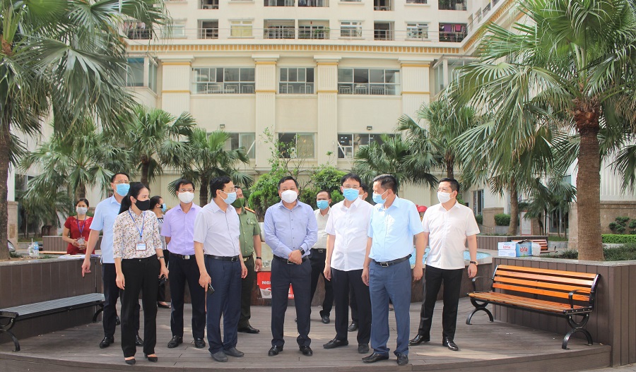 Phó Bí thư Thành ủy Nguyễn Văn Phong: Quận Hai Bà Trưng chủ động xây dựng kịch bản phòng chống dịch Covid-19 ở cấp độ cao hơn thực tế - Ảnh 1