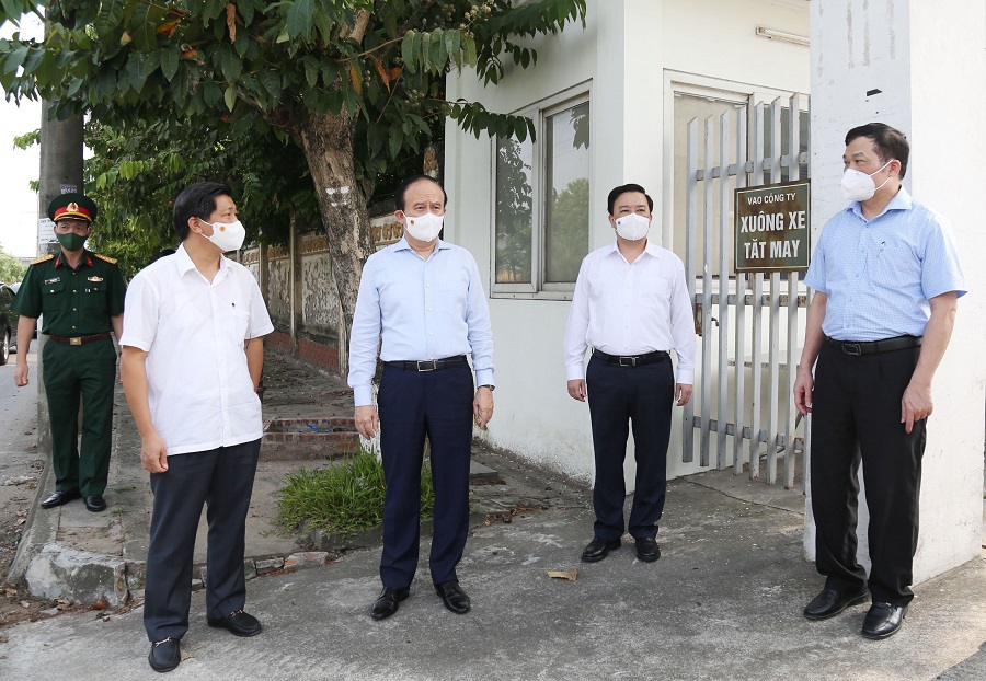 Chủ tịch HĐND TP Nguyễn Ngọc Tuấn kiểm tra tại huyện Thường Tín: Tuyệt đối không để sơ sẩy khiến dịch Covid-19 bùng phát - Ảnh 2