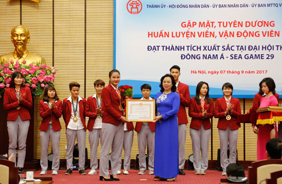 Thường trực Thành ủy Hà Nội tuyên dương huấn luyện viên, vận động viên Hà Nội xuất sắc tại SEA Games 29 - Ảnh 2