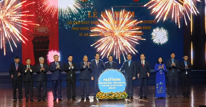 Chủ tịch nước Nguyễn Xuân Phúc dự lễ phát động Tháng Công nhân năm 2021 - Ảnh 1