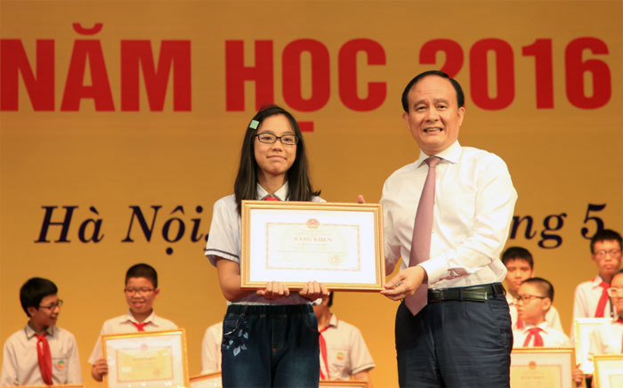 Hà Nội khen thưởng học sinh giỏi tiêu biểu năm học 2016 - 2017 - Ảnh 3