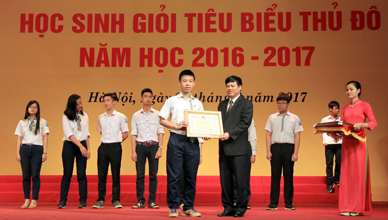 Hà Nội khen thưởng học sinh giỏi tiêu biểu năm học 2016 - 2017 - Ảnh 5