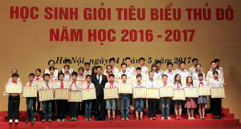 Hà Nội khen thưởng học sinh giỏi tiêu biểu năm học 2016 - 2017 - Ảnh 6