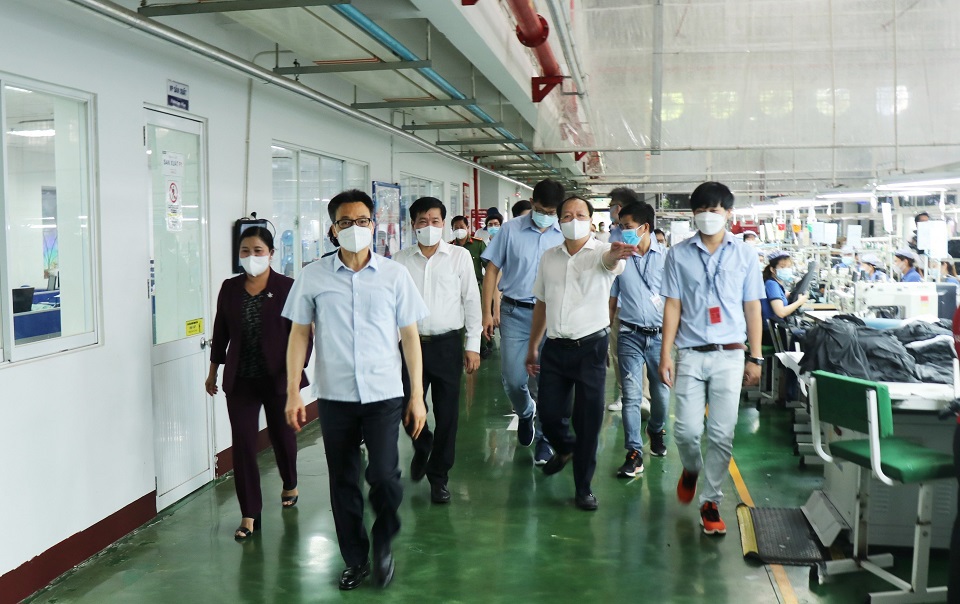 Phó Thủ tướng Vũ Đức Đam kiểm tra bệnh viện dã chiến huyện Đồng Phú, tỉnh Bình Phước - Ảnh 2